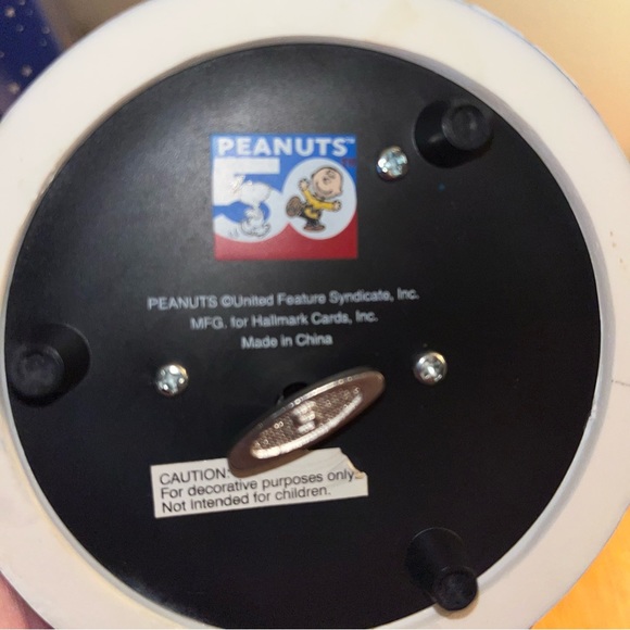 NWT Hallmark Peanuts 50th anniversary Christmas set. Snow globe,book & lunch box - Picture 5 of 16